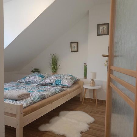 Kralovak Appartement Králŭv Dvŭr Buitenkant foto