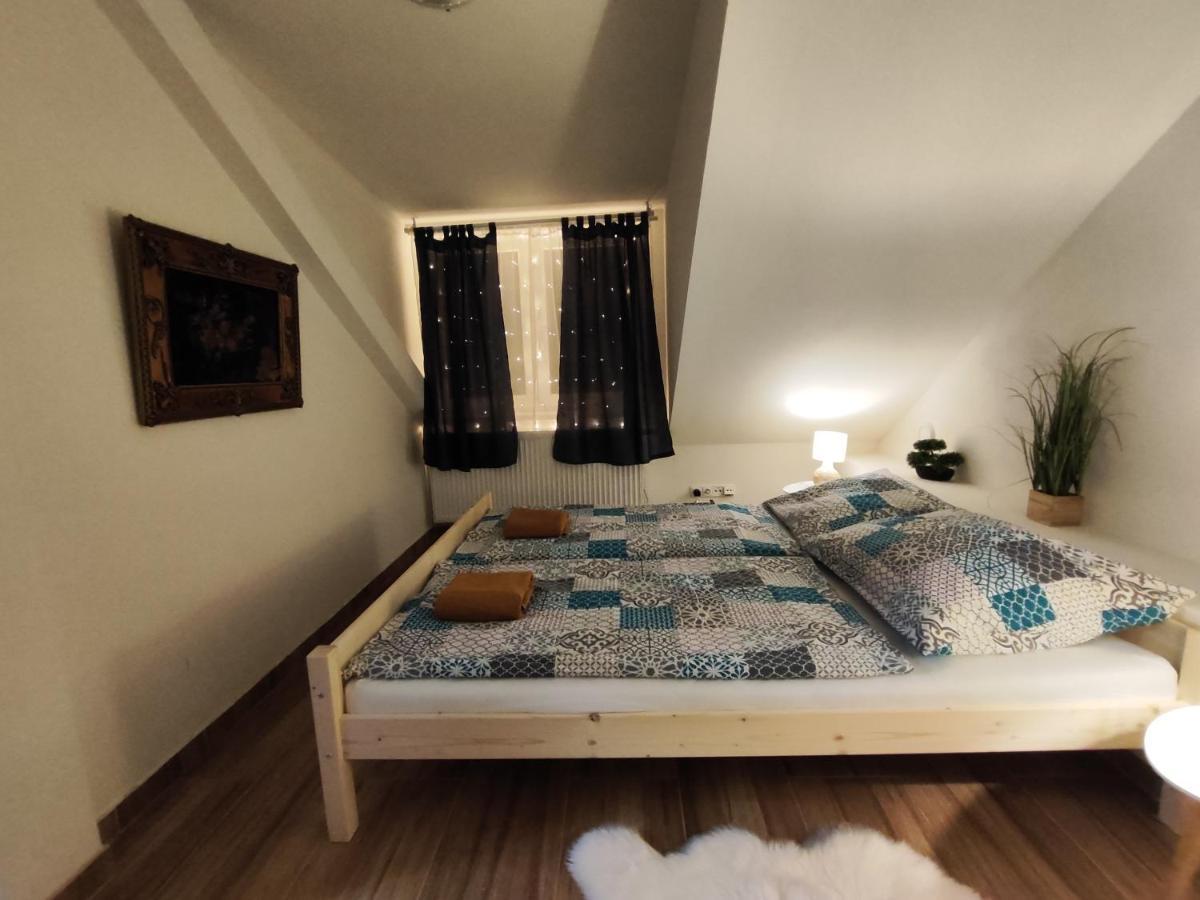 Kralovak Appartement Králŭv Dvŭr Buitenkant foto