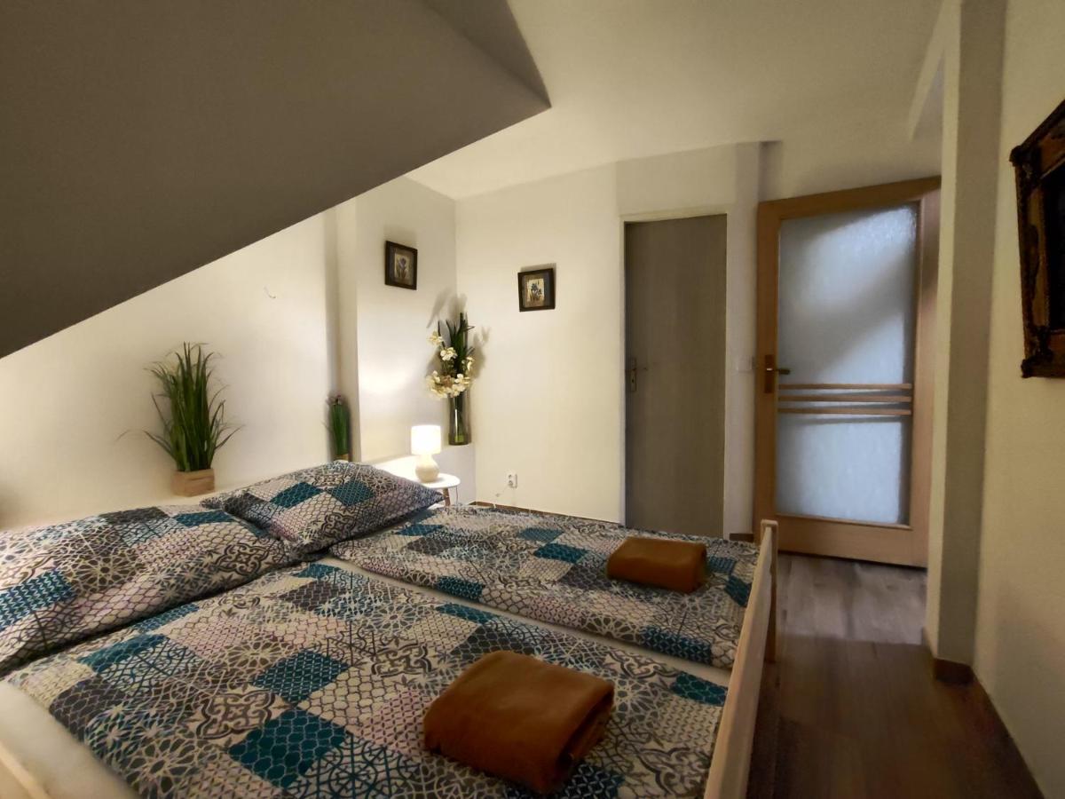Kralovak Appartement Králŭv Dvŭr Buitenkant foto